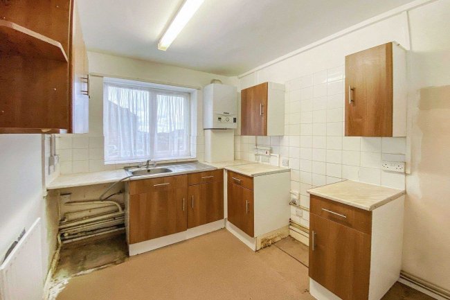 31 Arundel Court, North Finchley, London, N12 9NG 5