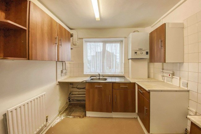 31 Arundel Court, North Finchley, London, N12 9NG 5