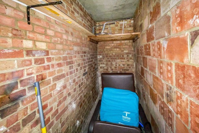 31 Arundel Court, North Finchley, London, N12 9NG 5