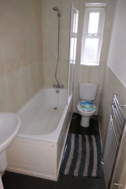 Flat 1, 35 Chatsworth Road, Croydon, Surrey, CR0 1HE 3