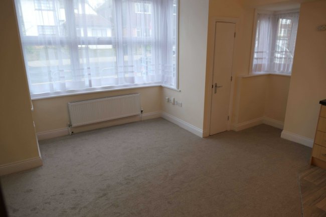 Flat 1, 35 Chatsworth Road, Croydon, Surrey, CR0 1HE 3