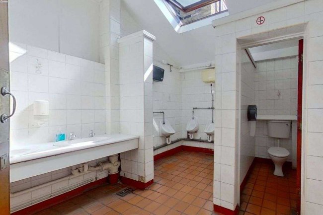 Victoria, 34 Scotland Gardens, Tottenham, London N17 9TT 6