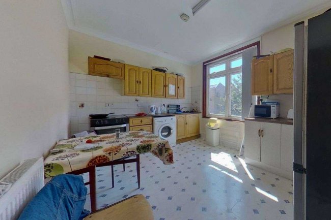 Victoria, 34 Scotland Gardens, Tottenham, London N17 9TT 5