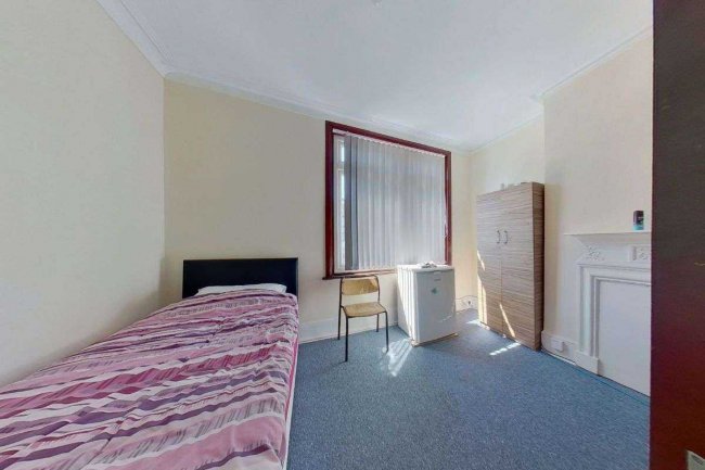 Victoria, 34 Scotland Gardens, Tottenham, London N17 9TT 5