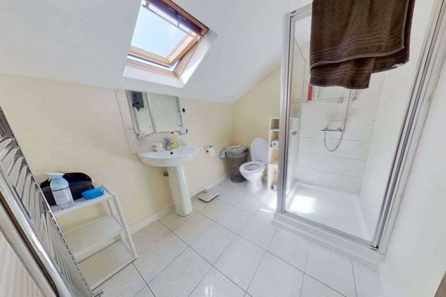 Victoria, 34 Scotland Gardens, Tottenham, London N17 9TT 5