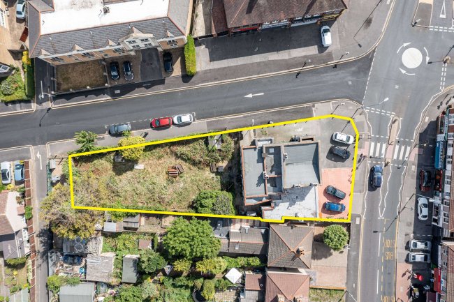 Durham Arms, 101 Brentwood Road, Romford, RM1 2EH  9