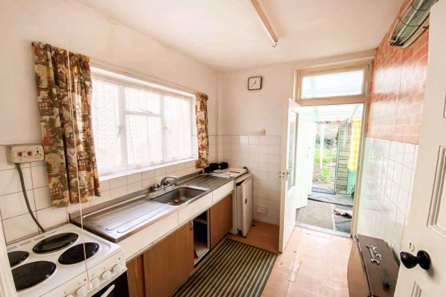 233 Kingsway, St. George, Bristol, Somerset, BS5 8NT 2