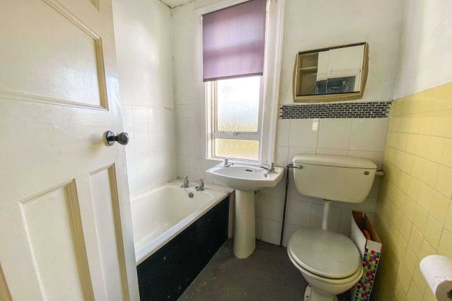 233 Kingsway, St. George, Bristol, Somerset, BS5 8NT 2