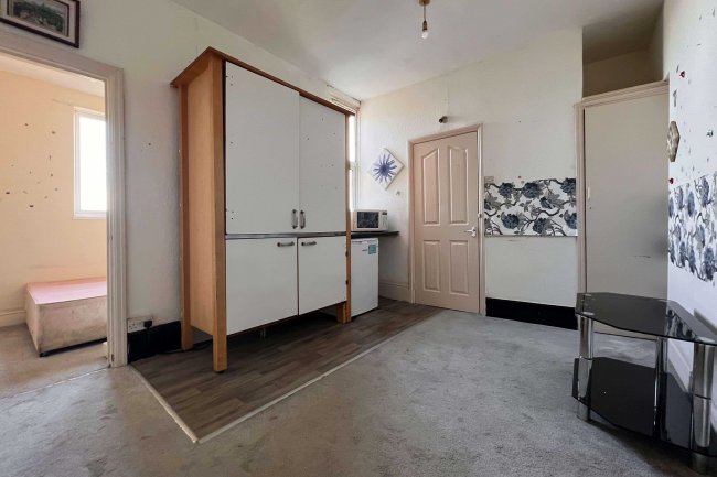 205 Hamlet Court Road, Westcliff-on-Sea, Essex, SS0 7EL 6