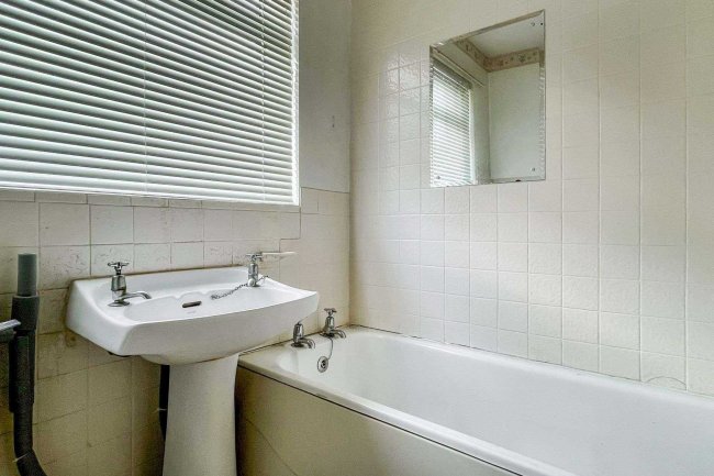 24 Middlebrook Drive, Bradford, West Yorkshire, BD8 0EU 6