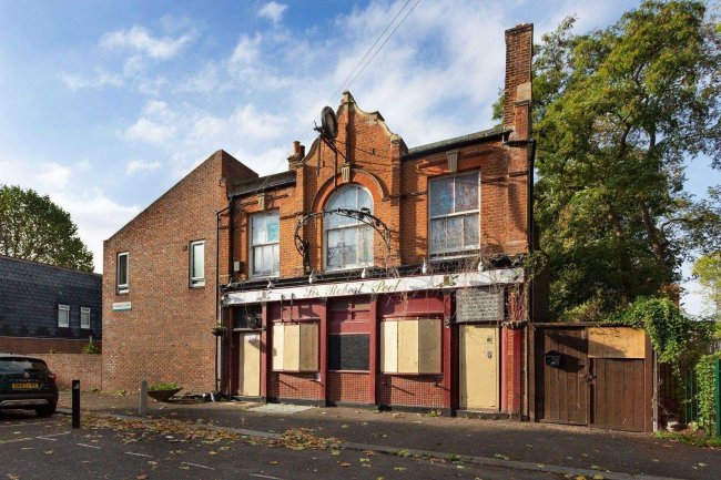 Sir Robert Peel, 16 Hillingdon Street, Walworth, London SE17 3UF 2