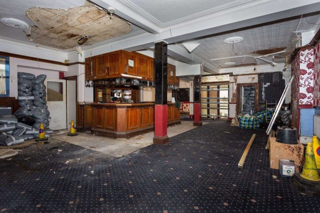 Sir Robert Peel, 16 Hillingdon Street, Walworth, London SE17 3UF 2