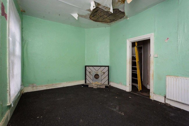 Sir Robert Peel, 16 Hillingdon Street, Walworth, London SE17 3UF 2