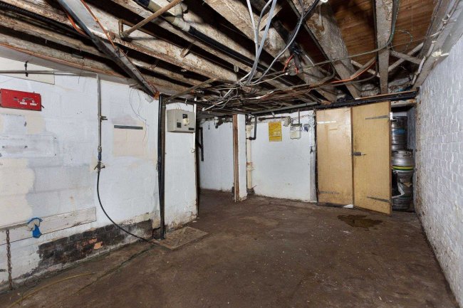 Sir Robert Peel, 16 Hillingdon Street, Walworth, London SE17 3UF 2