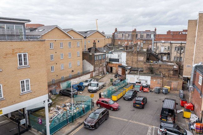 Bitter End, 15 High Street, Romford, RM1 1JU  7