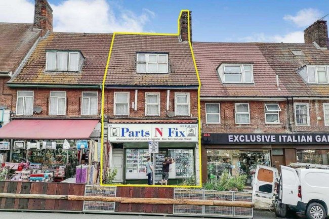 37 Watling Avenue, Edgware HA8 0LF  7