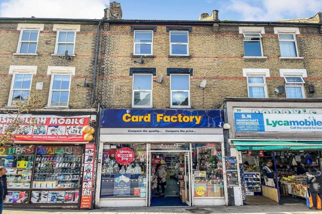 31 High Street North, East Ham, London, E6 1HS 4