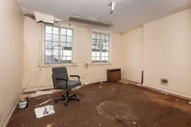 13-15 London Road, Croydon, CR0 2RE
 7