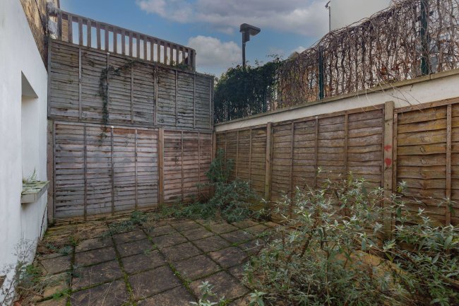 20 Hetley Road, Shepherds Bush, London, W12 8BB
 5