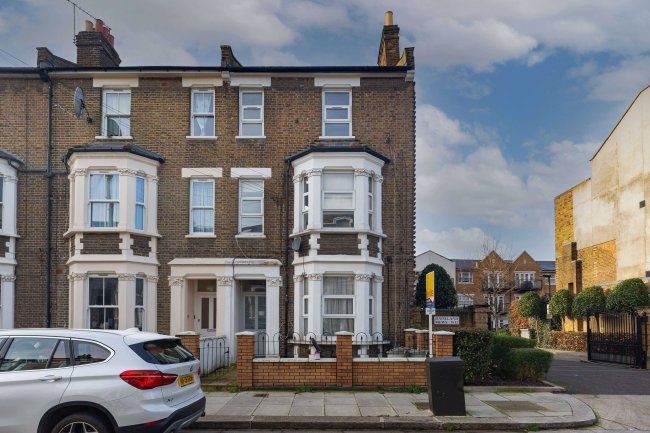 20 Hetley Road, Shepherds Bush, London, W12 8BB
 5