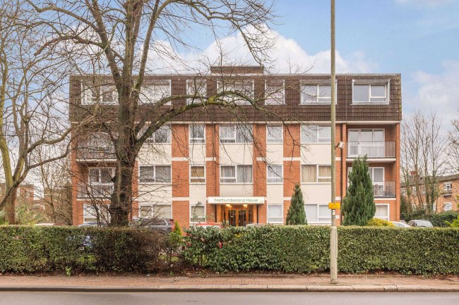 8 Northumberland House, 237 Ballards Lane, Finchley, London N3 1LB 9