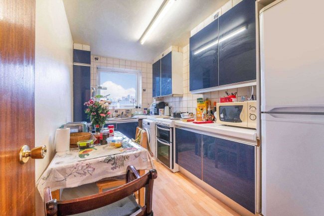 8 Northumberland House, 237 Ballards Lane, Finchley, London N3 1LB 9