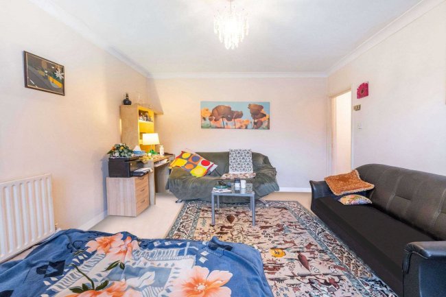 8 Northumberland House, 237 Ballards Lane, Finchley, London N3 1LB 9