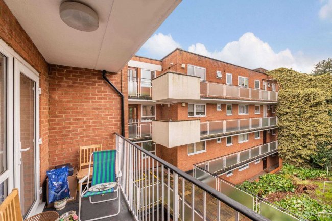 8 Northumberland House, 237 Ballards Lane, Finchley, London N3 1LB 9