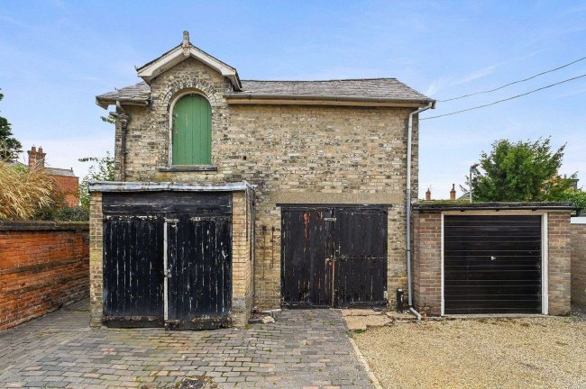 10 Cambridge Road, Colchester, Essex, CO3 3NS 5