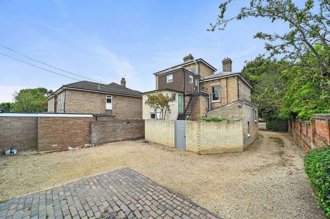 10 Cambridge Road, Colchester, Essex, CO3 3NS 5