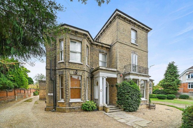 10 Cambridge Road, Colchester, Essex, CO3 3NS 5