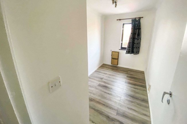 20 Braybourne Drive, Isleworth, Middlesex, TW7 5EL
 4