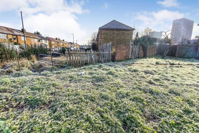 Land adjacent 34 Montagu Gardens, Enfield, N18 2EZ 7