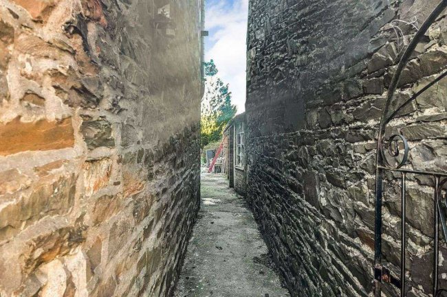 5 Carlingwark Street, Castle Douglas, Scotland DG7 1DW 1