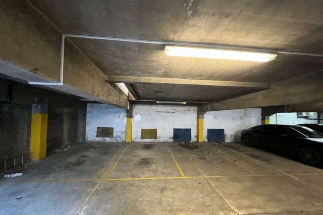 103-105 Harley Street, London W1G 6AJ 8