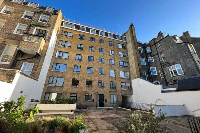 103-105 Harley Street, London W1G 6AJ 8