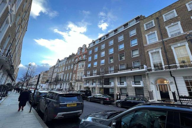 103-105 Harley Street, London W1G 6AJ 8