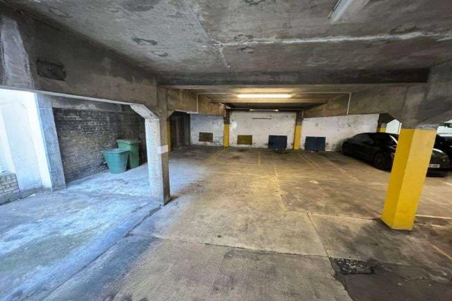 103-105 Harley Street, London W1G 6AJ 8