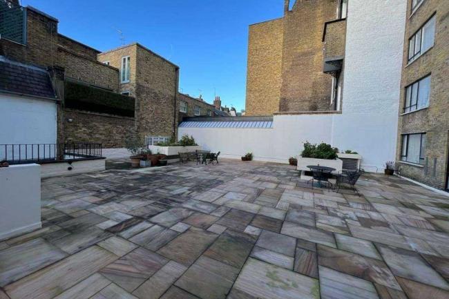 103-105 Harley Street, London W1G 6AJ 8