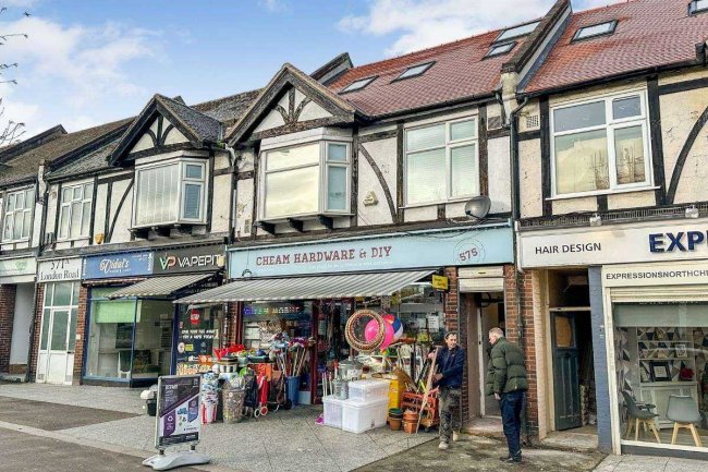 575 London Road, Cheam SM3 9AE  6