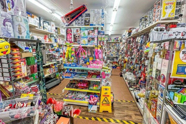 575 London Road, Cheam SM3 9AE  6