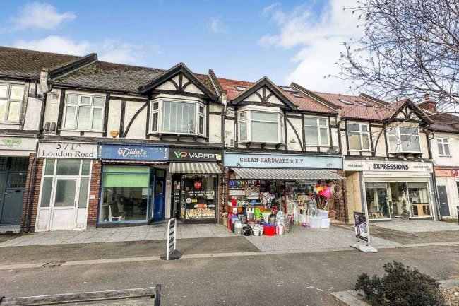 575 London Road, Cheam SM3 9AE  6