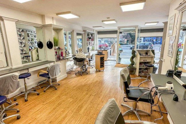 579 London Road, Cheam SM3 9AE  10