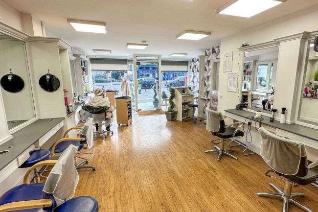 579 London Road, Cheam SM3 9AE  10