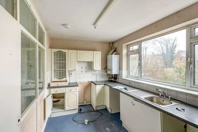 347 Stanstead Road, London SE6 4TZ 6