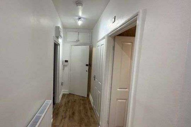 17A Rosendale Road, London SE21 8DS 10