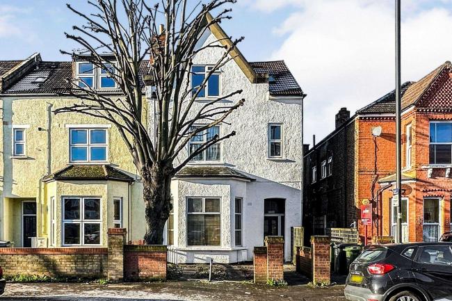 17D Rosendale Road, London SE21 8DS 1