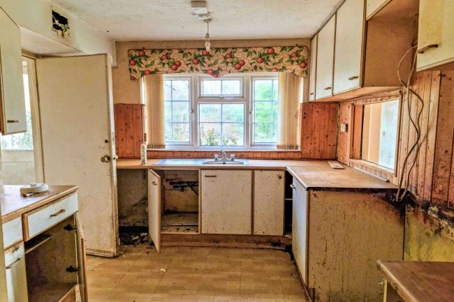 46 North Street, Barming, Maidstone, Kent, ME16 9HF 10