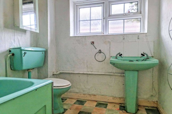 46 North Street, Barming, Maidstone, Kent, ME16 9HF 10