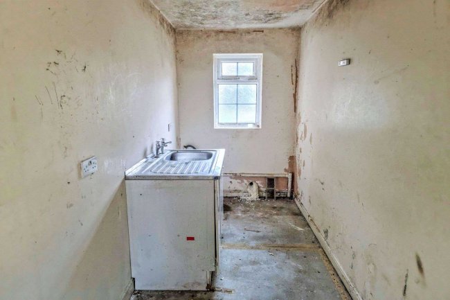 46 North Street, Barming, Maidstone, Kent, ME16 9HF 10